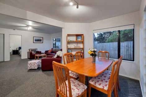 Photo of property in 1/10 Altair Place, Windsor Park, Auckland, 0632