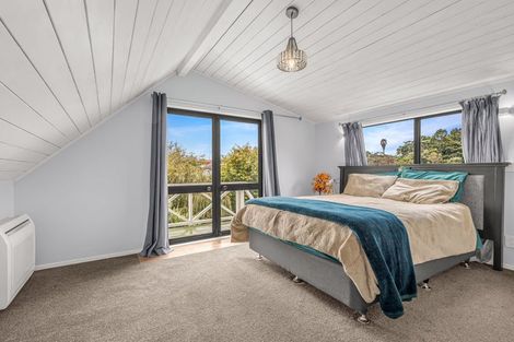 Photo of property in 11 Moffat Road, Red Beach, 0932