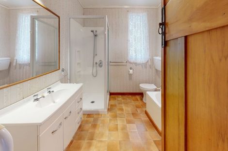 Photo of property in 28 Peakes Road, Saint Johns Hill, Whanganui, 4501