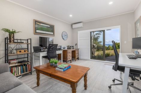 Photo of property in 2 Ocean Vista Lane, Paraparaumu, 5032