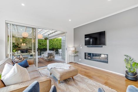 Photo of property in 9 Symes Drive, Red Beach, 0932