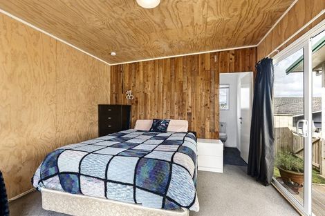 Photo of property in 100 Heta Road, Highlands Park, New Plymouth, 4312