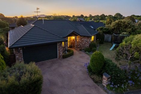 Photo of property in 6 Runanga Grove, Waikanae, 5036