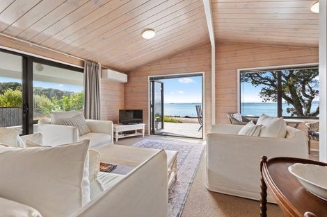 Photo of property in 12 Matakatia Parade, Matakatia, Whangaparaoa, 0930