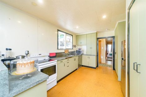 Photo of property in 100 Alexandra Street, Marton, 4710