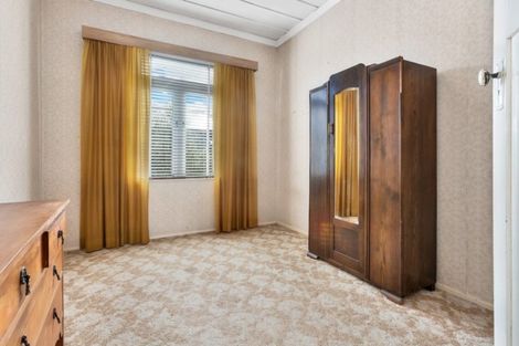 Photo of property in 15 Huia Road, Point Chevalier, Auckland, 1022