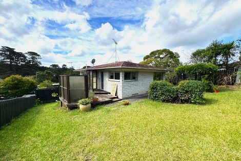 Photo of property in 2/4 Mahuta Grove, Northcote, Auckland, 0627