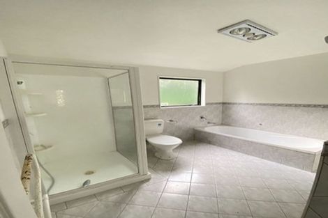 Photo of property in 28 Barker Rise, Northcross, Auckland, 0632