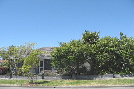 Photo of property in 1/11 Beauford Place, Parklands, Christchurch, 8083