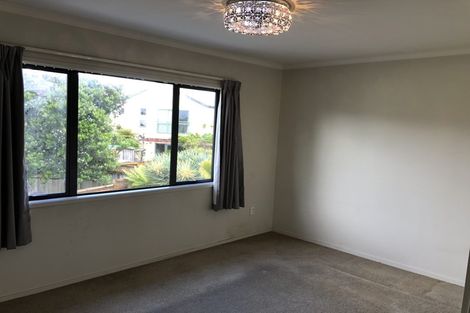 Photo of property in 11 Siena Place, Te Atatu Peninsula, Auckland, 0610