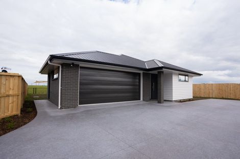 Photo of property in 112 Kaurinui Crescent, One Tree Point, 0118