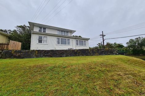 Photo of property in 2 Barclay Street, Newlands, Wellington, 6037