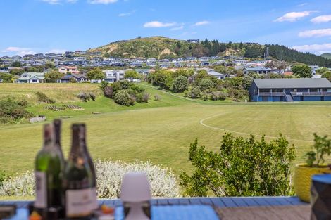 Photo of property in 39 Saunders Close, Whitby, Porirua, 5024