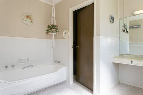 Photo of property in 90 Wakeman Road, Acacia Bay, Taupo, 3330