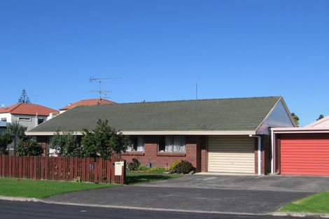 Photo of property in 4/4 Beach Road, Orewa, 0931