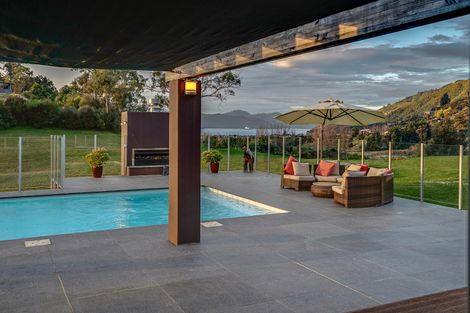 Photo of property in 10 Fantail Heights, Picton, 7220