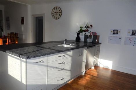 Photo of property in 374 Carrington Street, Upper Vogeltown, New Plymouth, 4310