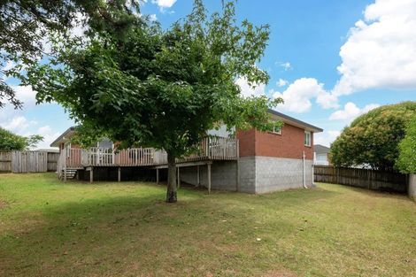 Photo of property in 27 Bard Place, Golflands, Auckland, 2013