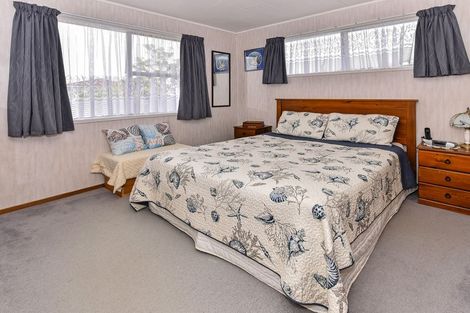 Photo of property in 1 Awakino Place, Manurewa, Auckland, 2102