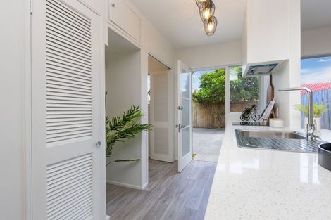 Photo of property in 463b Great South Road, Opaheke, Papakura, 2113