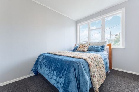 Photo of property in 76-78 Sievers Grove, Cannons Creek, Porirua, 5024