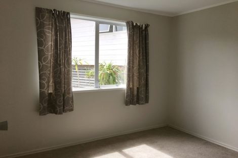 Photo of property in 21 Finn Place, Totara Vale, Auckland, 0629