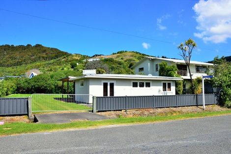Photo of property in 75 Fortescue Street, Mahia, 4198