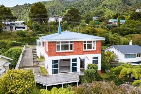 Photo of property in 15 Taranaki Street, Picton, 7220