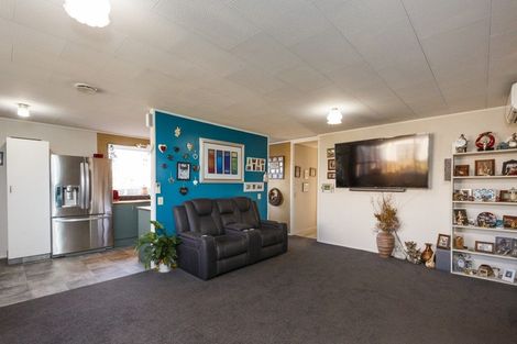 Photo of property in 21 Cargill Grove, Kelvin Grove, Palmerston North, 4414
