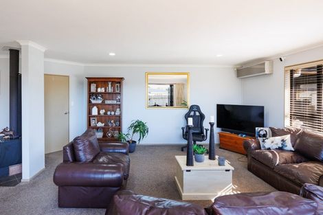Photo of property in 12 Walnut Grove, Kelvin Grove, Palmerston North, 4414