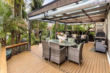 Photo of property in 12 Quo Vadis Place, Red Beach, 0932