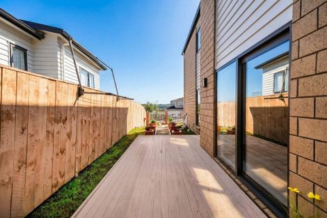 Photo of property in 31 Shibata Rise, Ranui, Auckland, 0612