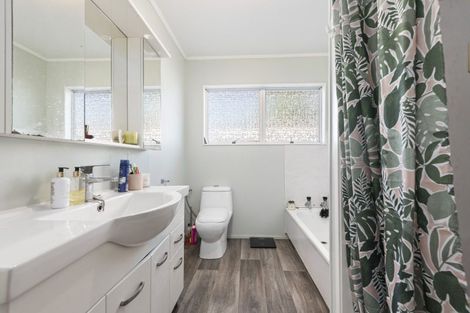 Photo of property in 12 Walker Crescent, Bulls, 4818