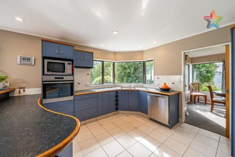 Photo of property in 18 Crestview Grove, Belmont, Lower Hutt, 5010