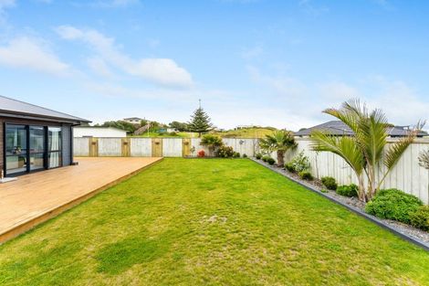 Photo of property in 5 Golf Vue Place, Castlecliff, Whanganui, 4501