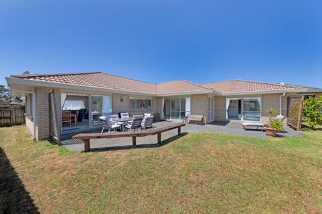 Photo of property in 13 Maghera Drive, East Tamaki Heights, Auckland, 2016
