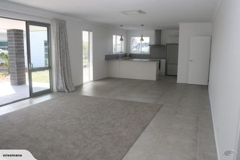 Photo of property in 19 Waitemata Drive, One Tree Point, 0118