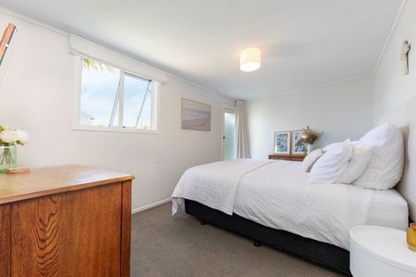 Photo of property in 22 Stottholm Road, Titirangi, Auckland, 0604