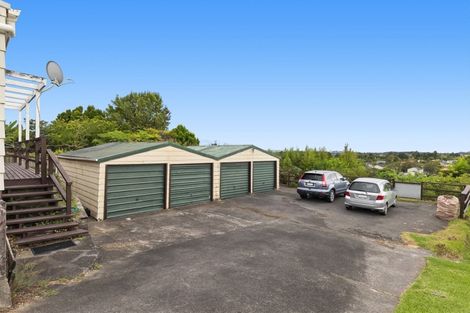 Photo of property in 8 Collingwood Road, Waiuku, 2123