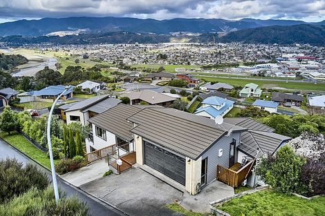 Photo of property in 15 Swain Grove, Riverstone Terraces, Upper Hutt, 5018