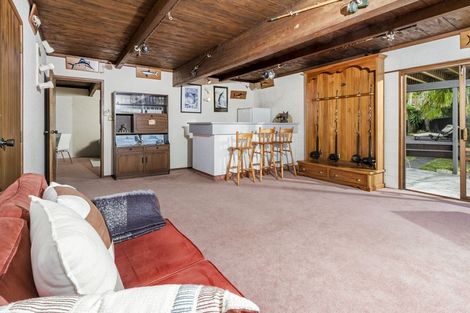 Photo of property in 14 King Richard Place, Browns Bay, Auckland, 0630