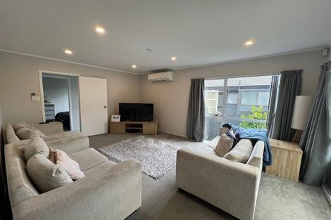 Photo of property in 2/25 Silver Creek Road, Weymouth, Auckland, 2103