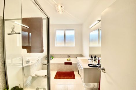 Photo of property in 71 Hayfield Way, Karaka, Papakura, 2113