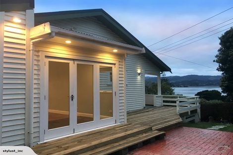 Photo of property in 2 Bayview Road, Paremata, Porirua, 5024