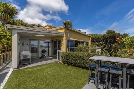 Photo of property in 2 Ocean Vista Lane, Paraparaumu, 5032