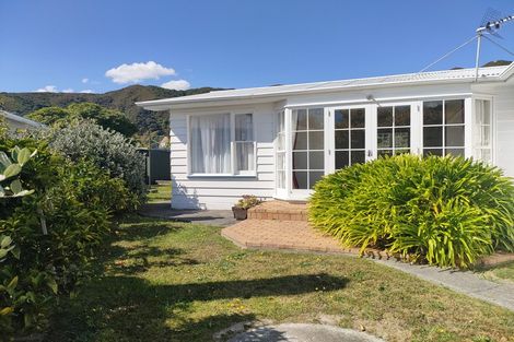 Photo of property in 17 Birdwood Road, Waterloo, Lower Hutt, 5011