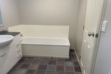 Photo of property in 19 Rayner Road, Piha, New Lynn, 0772