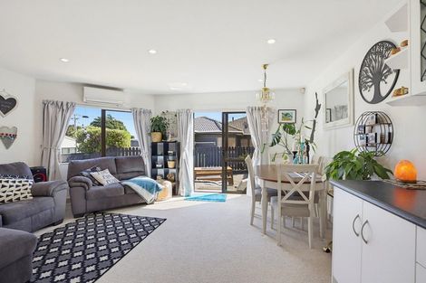 Photo of property in 3/4u Richard Street, Titahi Bay, Porirua, 5022