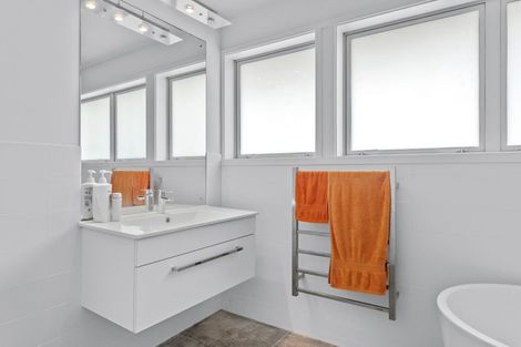 Photo of property in 1/64 Seaview Road, Castor Bay, Auckland, 0620