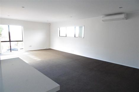 Photo of property in 1/31 Tetrarch Place, Totara Vale, Auckland, 0629